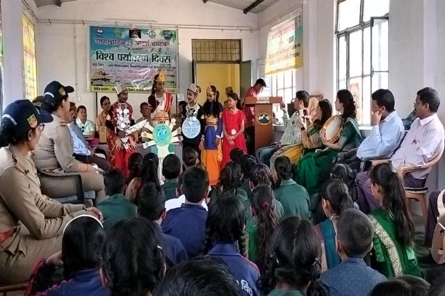 The audience gathered around the performers for a play on World Environment Day.